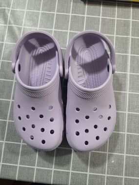 CROCS Classic Lavender Slip-On Sandals